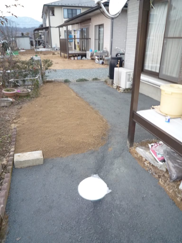 浸透桝と砂利敷きでお庭のぬかるみ解消リフォーム！