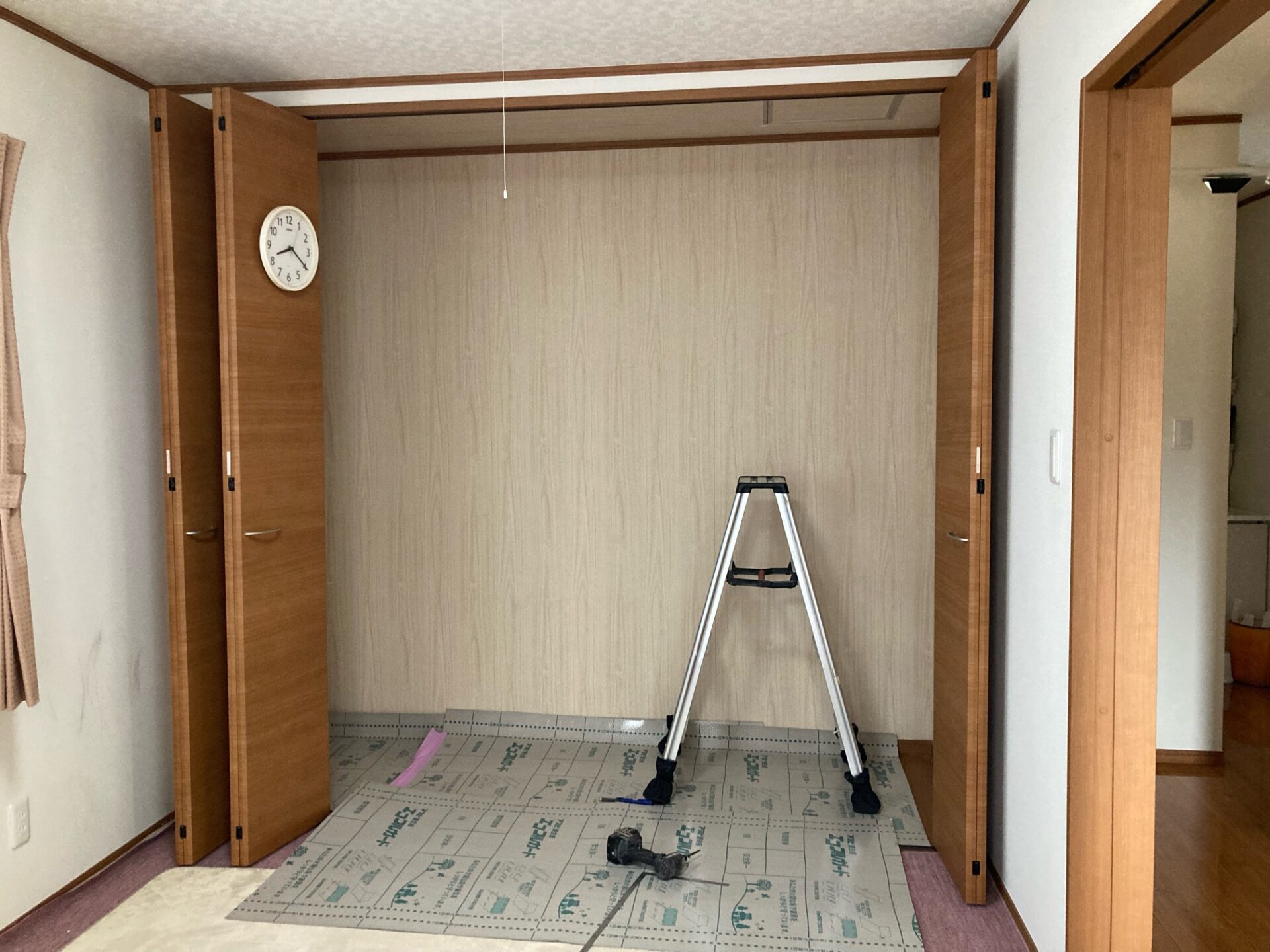 ハンガーパイプ・枕棚・中段棚　設置工事