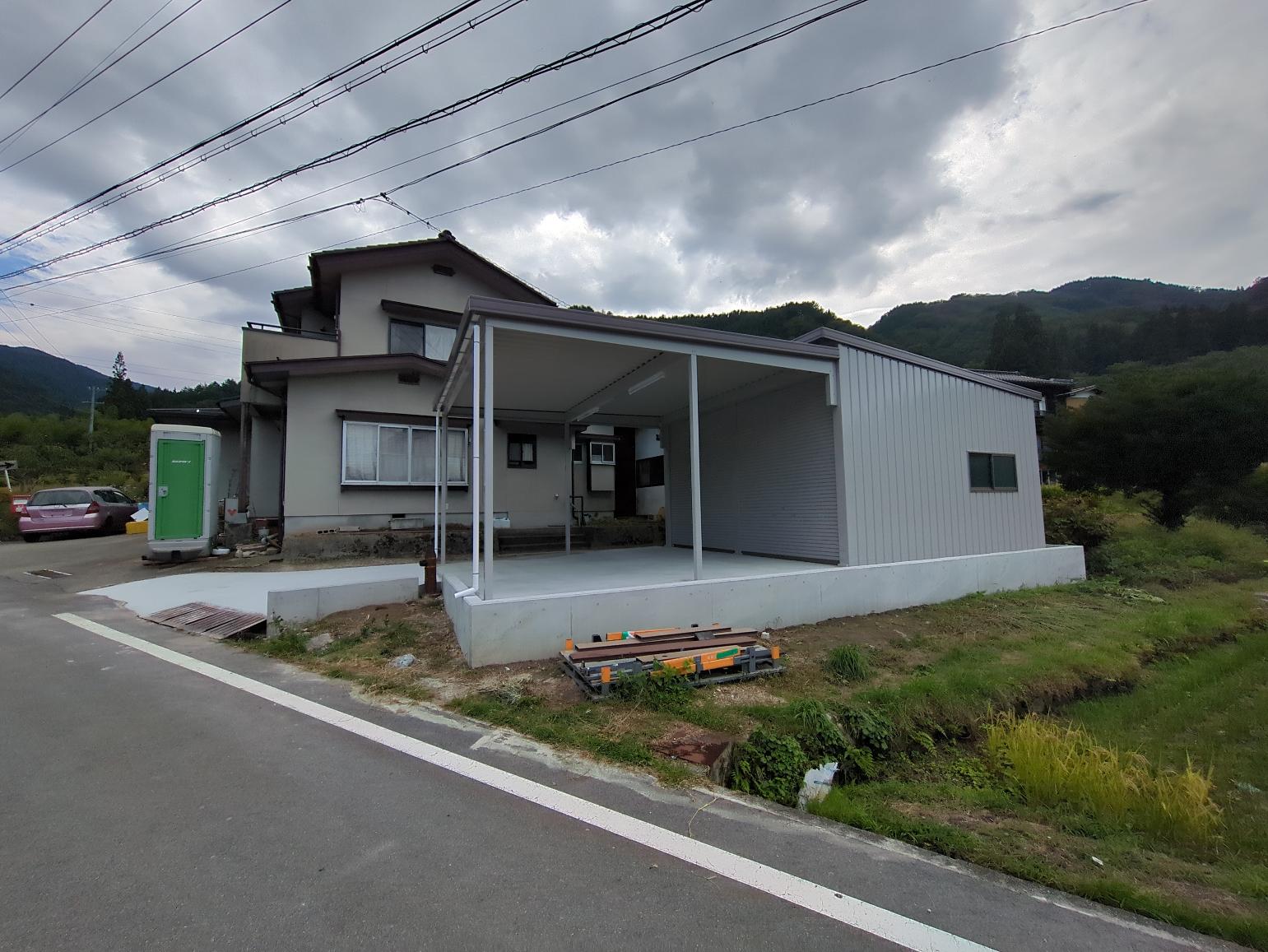 古い倉庫から車庫へ、暮らしの再編