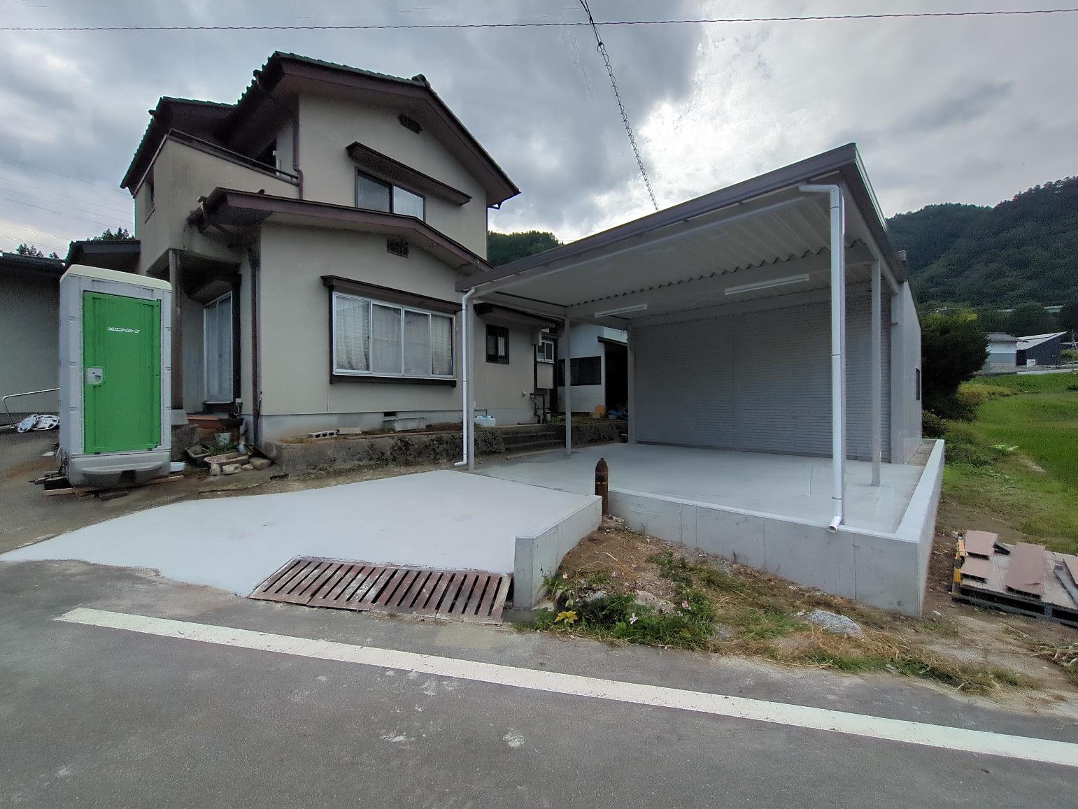 古い倉庫から車庫へ、暮らしの再編