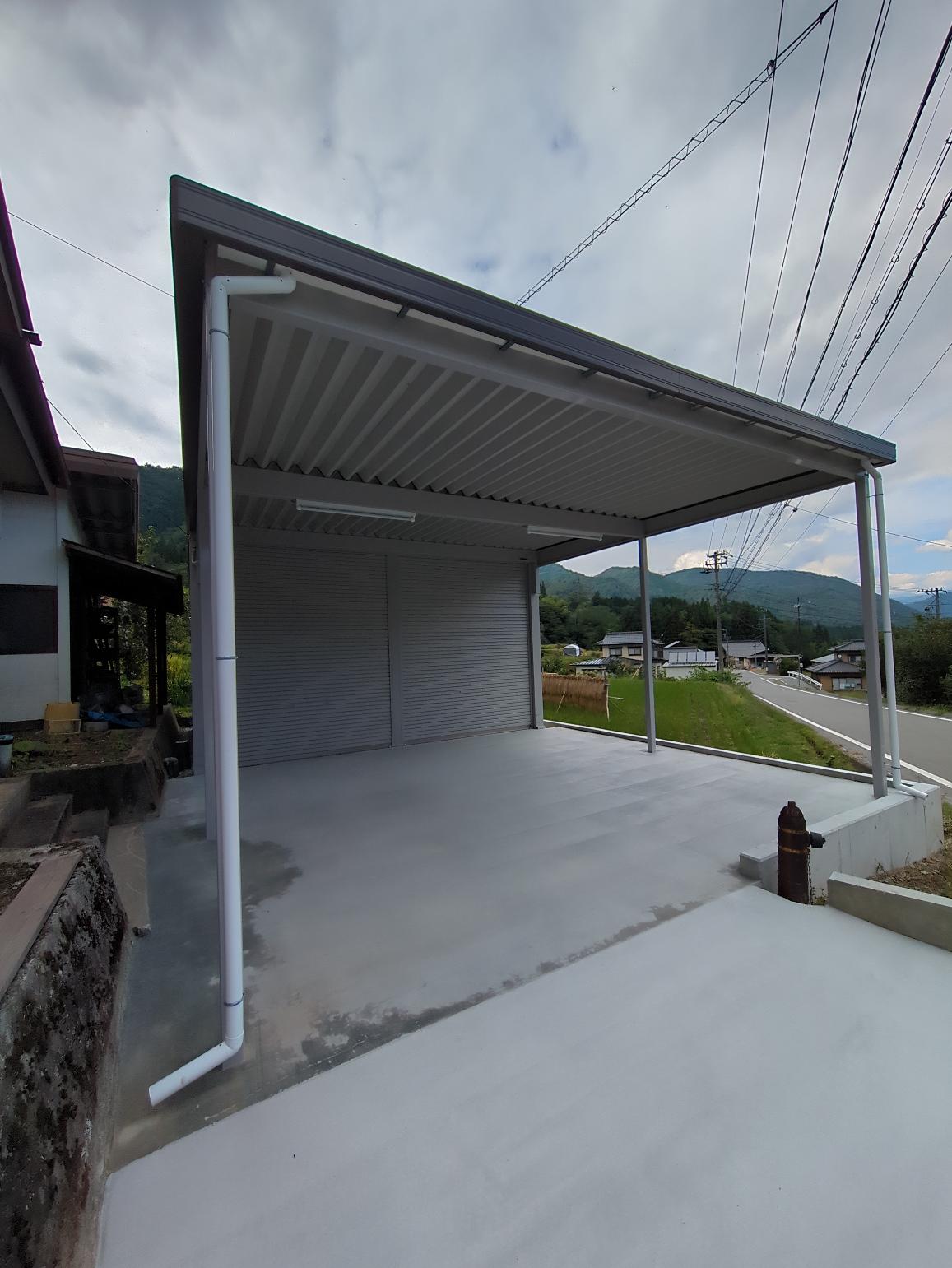 古い倉庫から車庫へ、暮らしの再編