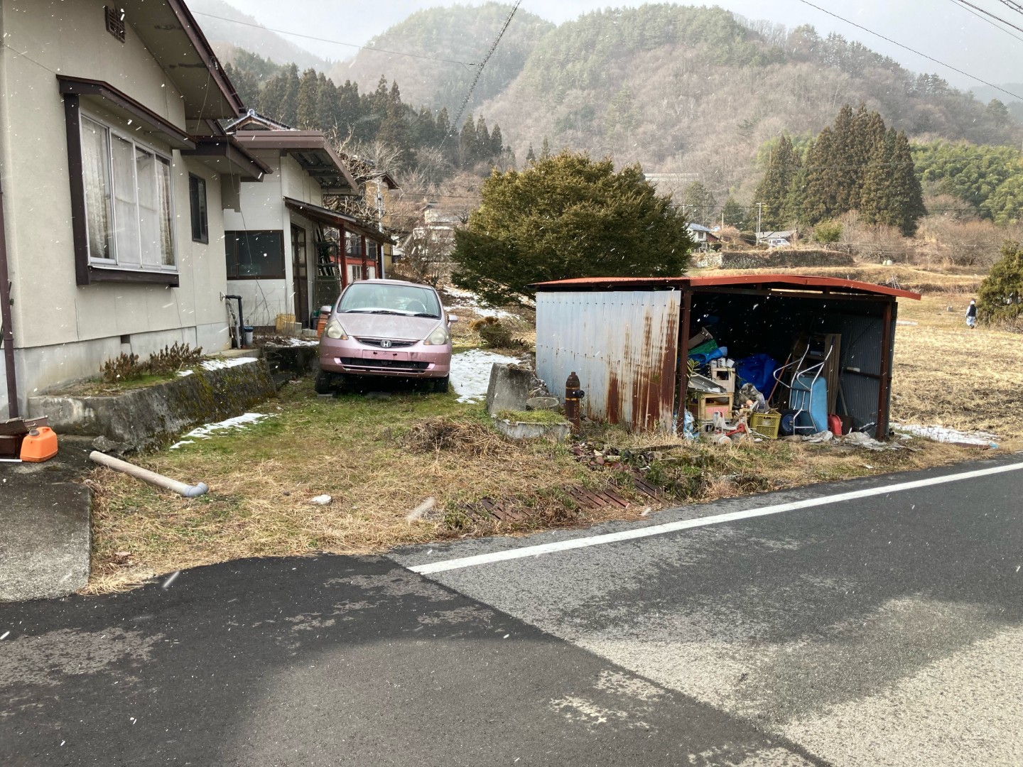 古い倉庫から車庫へ、暮らしの再編