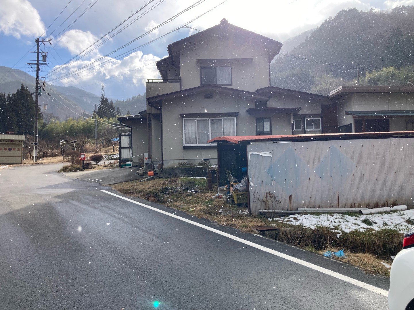 古い倉庫から車庫へ、暮らしの再編