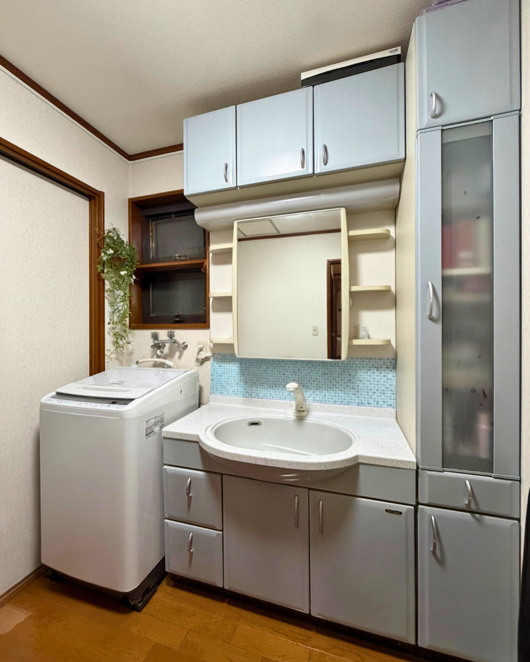 洗面化粧台交換+ミリ単位で調整できる造作棚の魅力