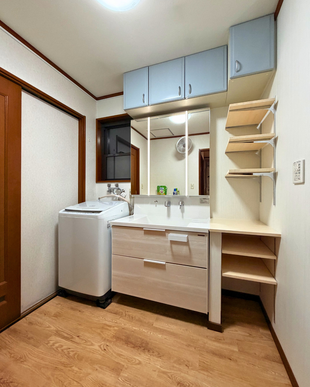 洗面化粧台交換+ミリ単位で調整できる造作棚の魅力