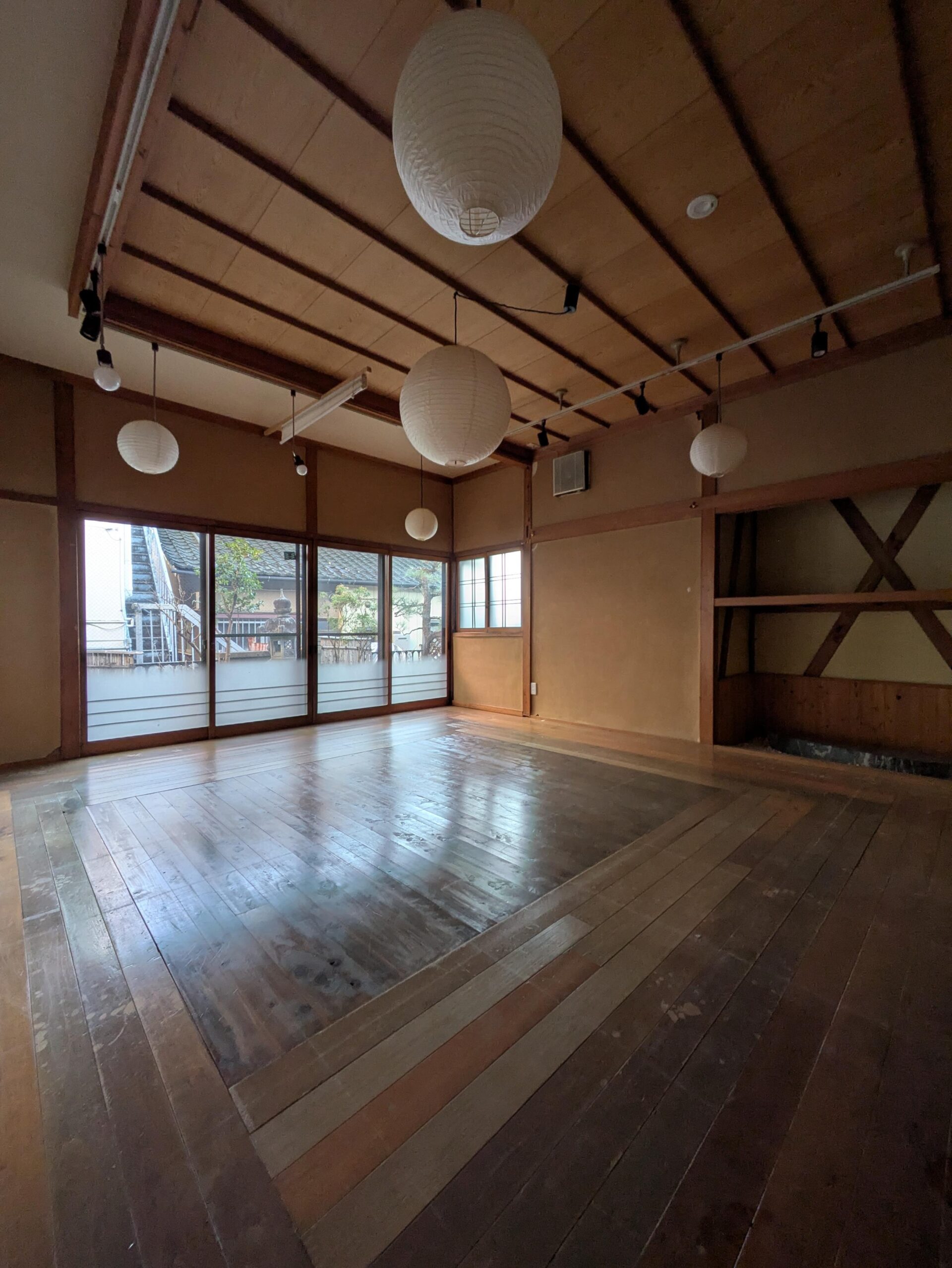 和室が想像できない!隠れ家サロンへの劇的リフォーム。