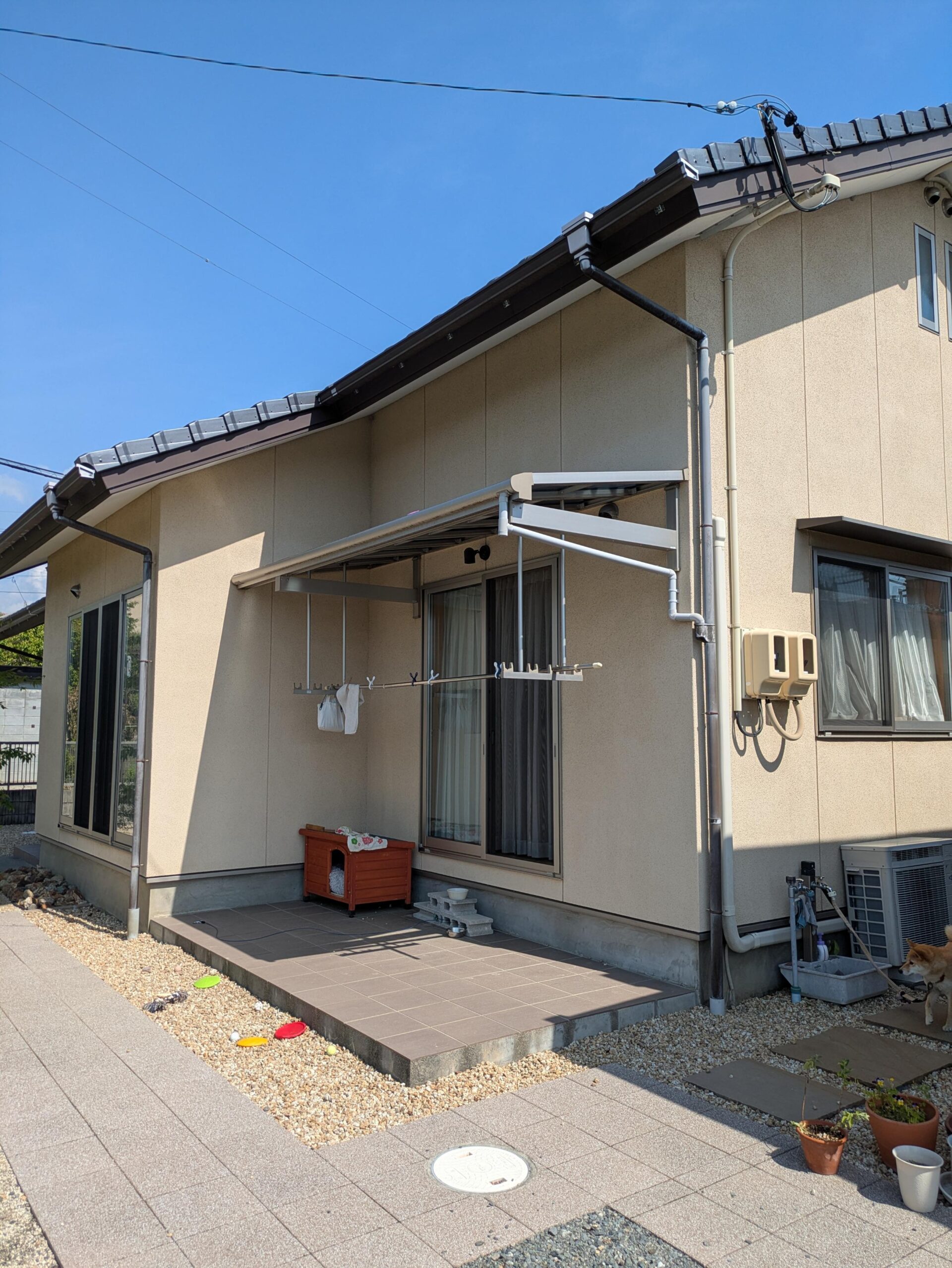 外観の印象がガラリと変わる!ひさし屋根のリフォーム。